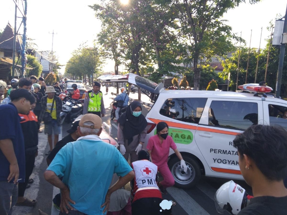 Terobos Lampu Merah Tanpa Helm, Pembonceng Motor Tewas di Kotagede